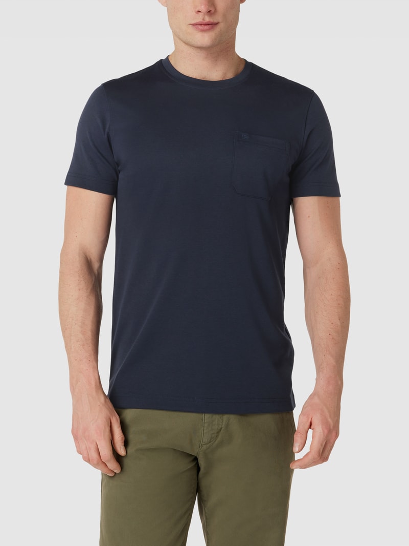 T-Shirt mit Brusttasche in marineblau
