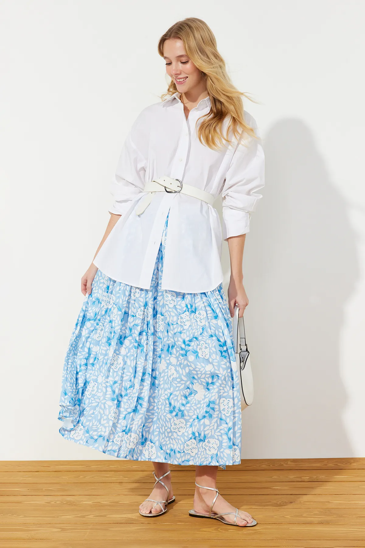 Trendyol Modest  Blauer, mehrfarbiger, breiter, plissierter Webrock mit elastischem Bund TCTSS23EE00026