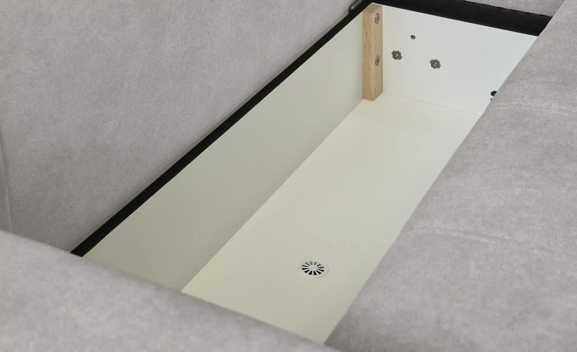 bobb Ecksofa mit pflegeleichtem Bezugsstoff  Arissa de Luxe
