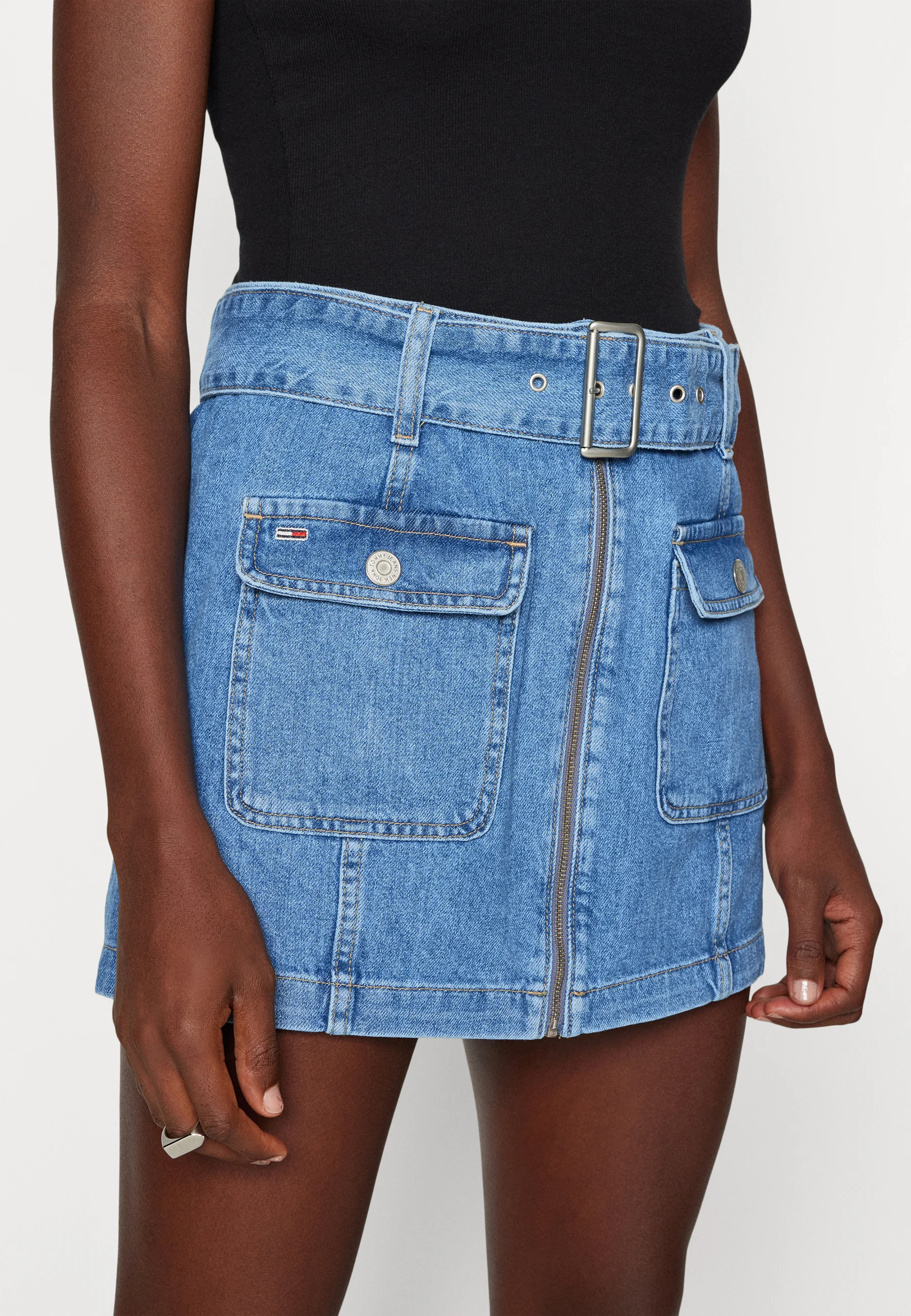 Tommy Jeans FALDA CON CREMALLERA Y CINTURÓN - Minifalda