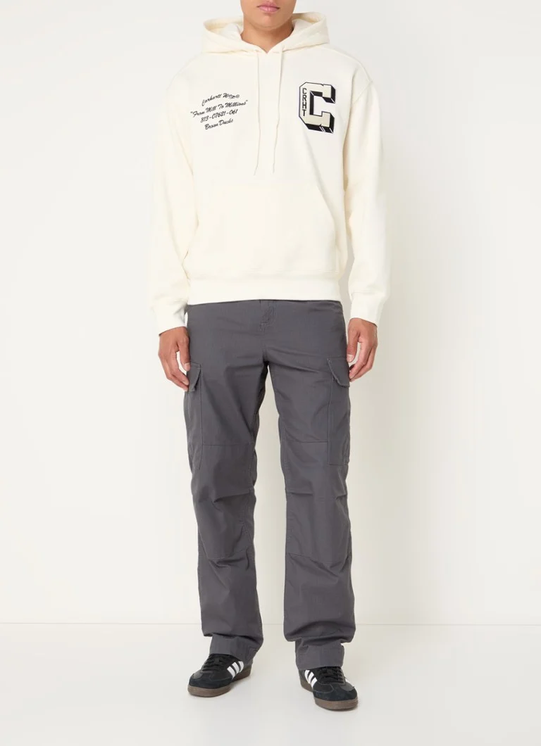 Felpa con cappuccio Carhartt WIP color marrone anatra con logo ricamato.