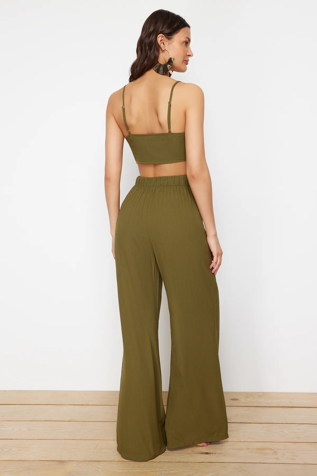 Trendyol Collection  Khakifarbener, gewebter Blusen-Hosenanzug mit Bindeband TBESS22AU0108