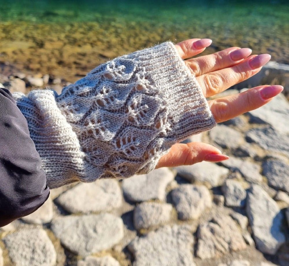 Lycille Armstulpen Lycille elegante und weiche Handstulpen mit Lochmuster für Frauen NEU aus weichem Feinstrick, Gelenkwärmer, Universalgröße, mit Laub-Muster