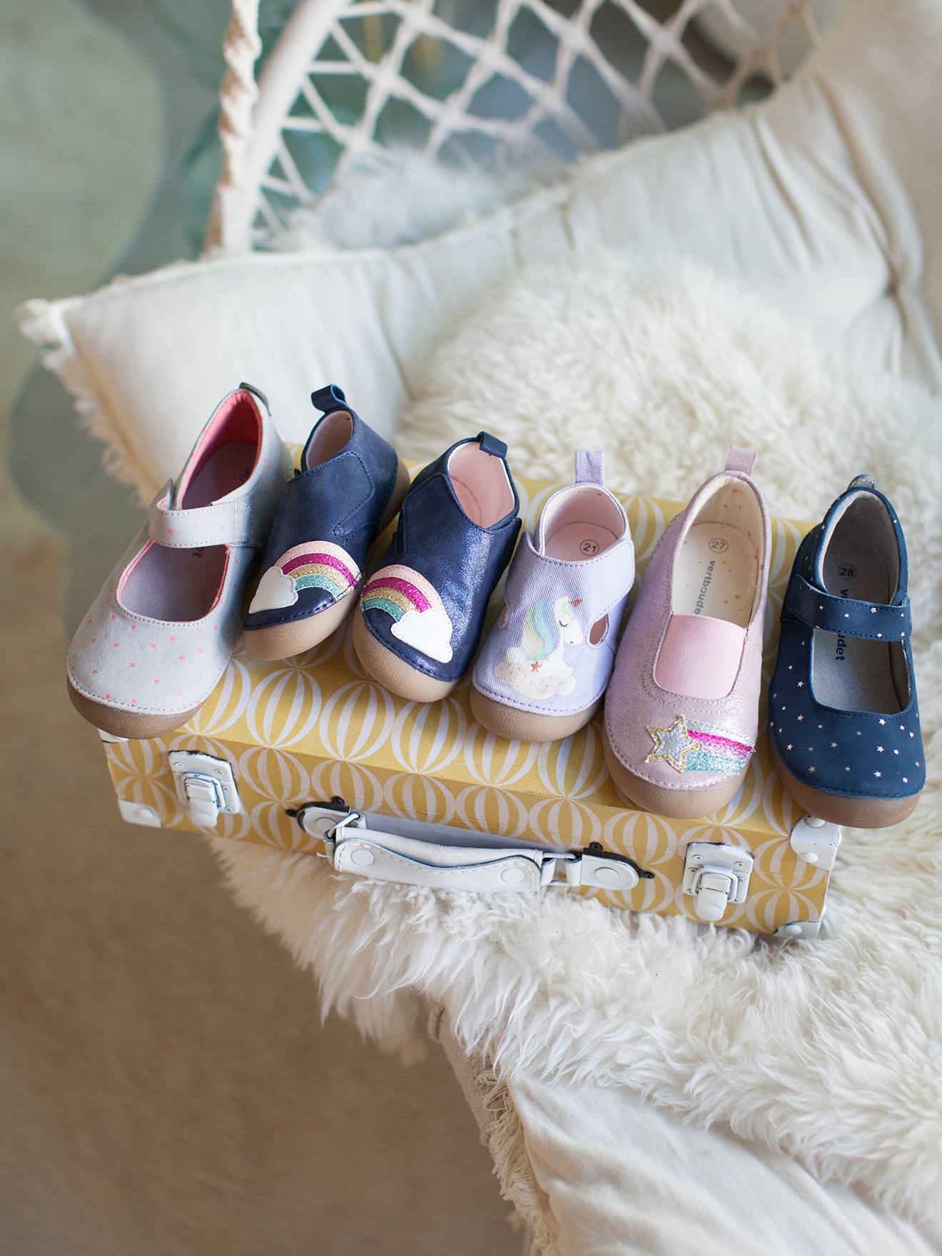 Chaussons bébé fille en cuir souple bleu marine