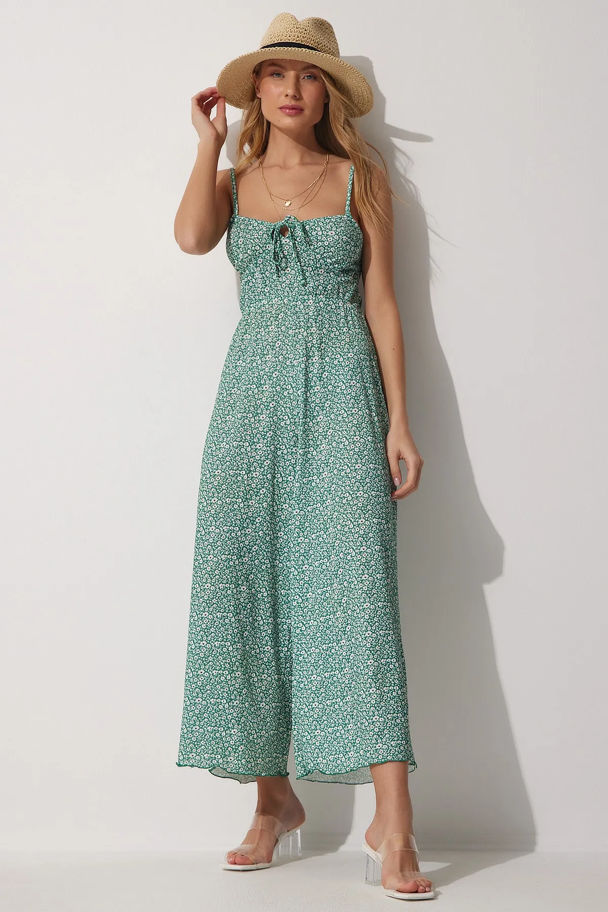 Happiness İstanbul  Grüner, geblümter Sommer-Strickoverall für Damen mit Trägern UB00037