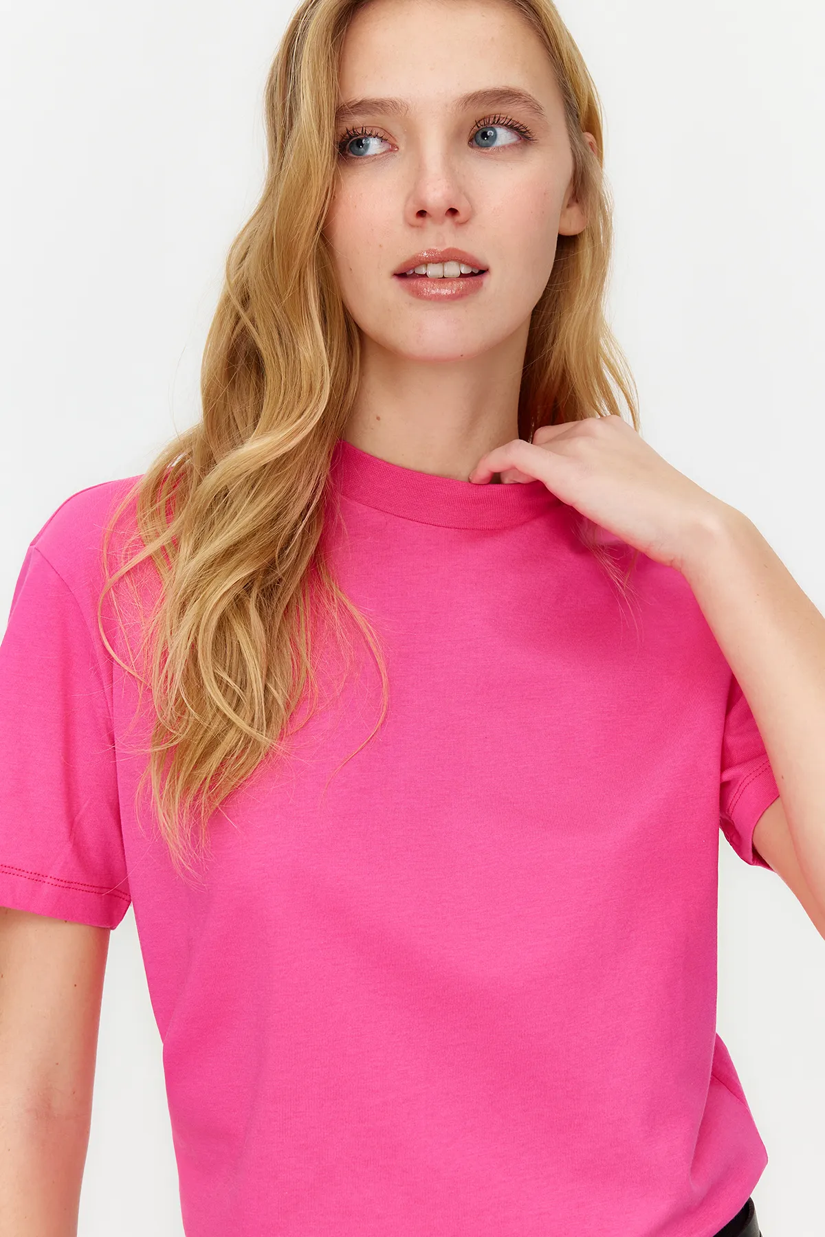 Trendyol Collection  Dunkelrosa Basic-Strick-T-Shirt aus 100 % Baumwolle mit Stehkragen TWOAW20TS0096