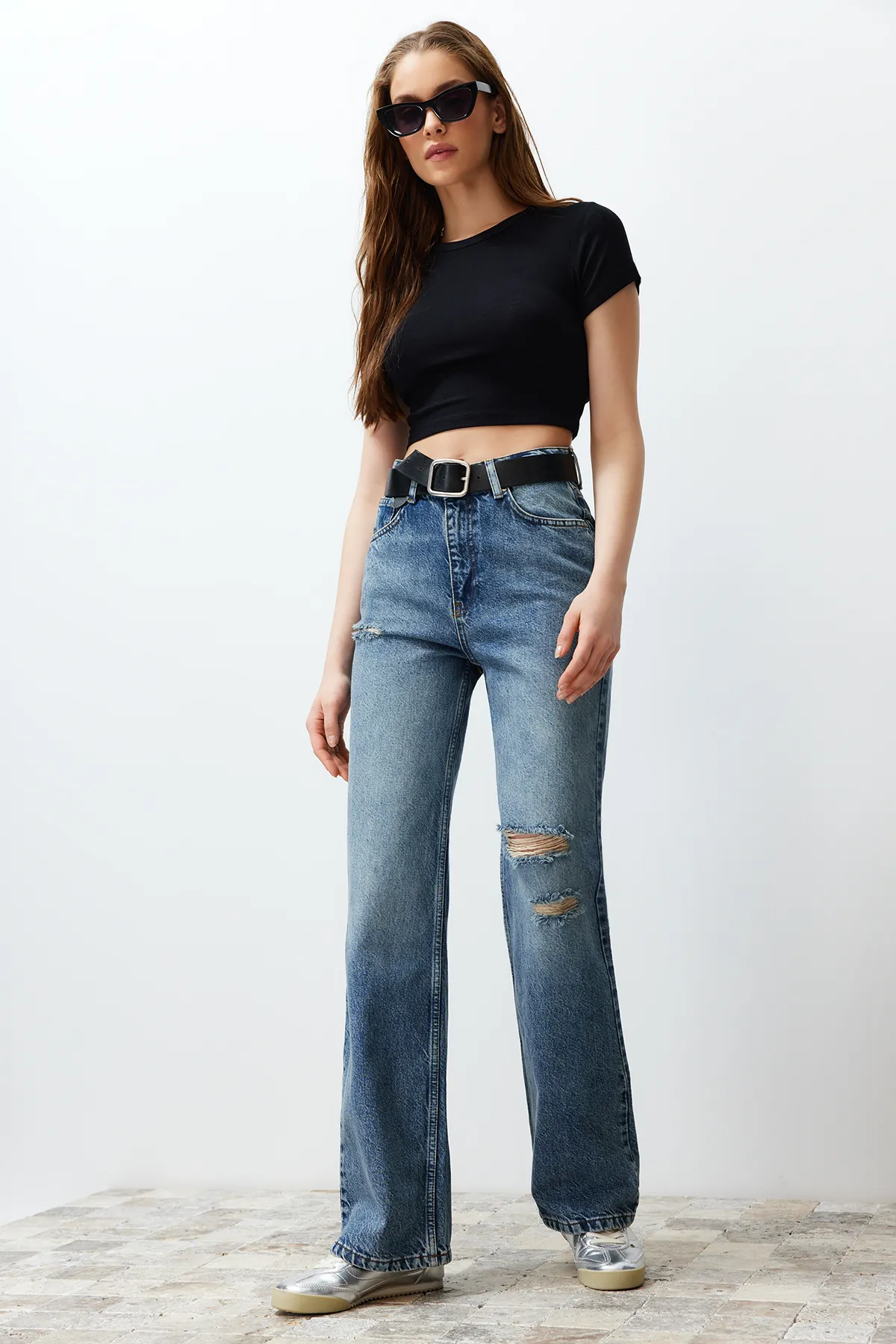 Trendyol Collection  Blaue, nachhaltigere, zerrissene Jeans mit hoher Taille und weitem Bein TWOSS24JE00198