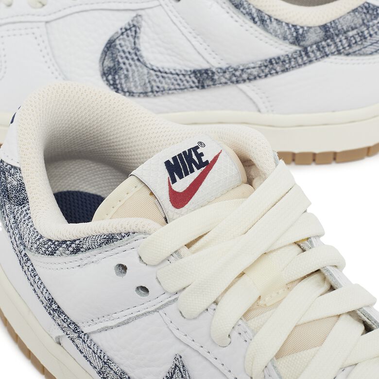 NIKE Wmns Dunk Low 