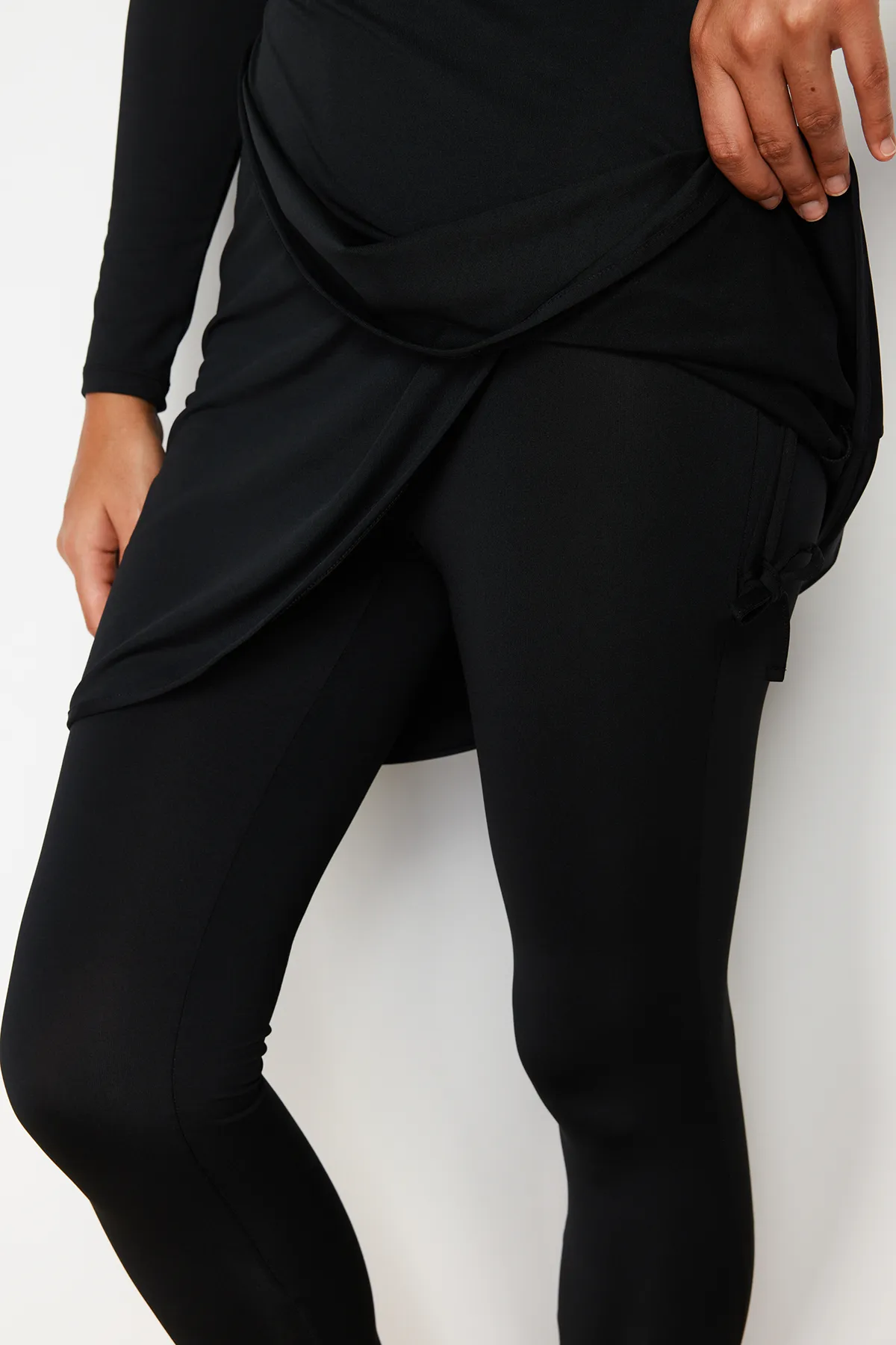 Trendyol Modest  Geräuchertes Farbblock-Beachwear-Badeanzug-Set mit vollständiger Abdeckung, 4-teilig TCTSS24CF00000