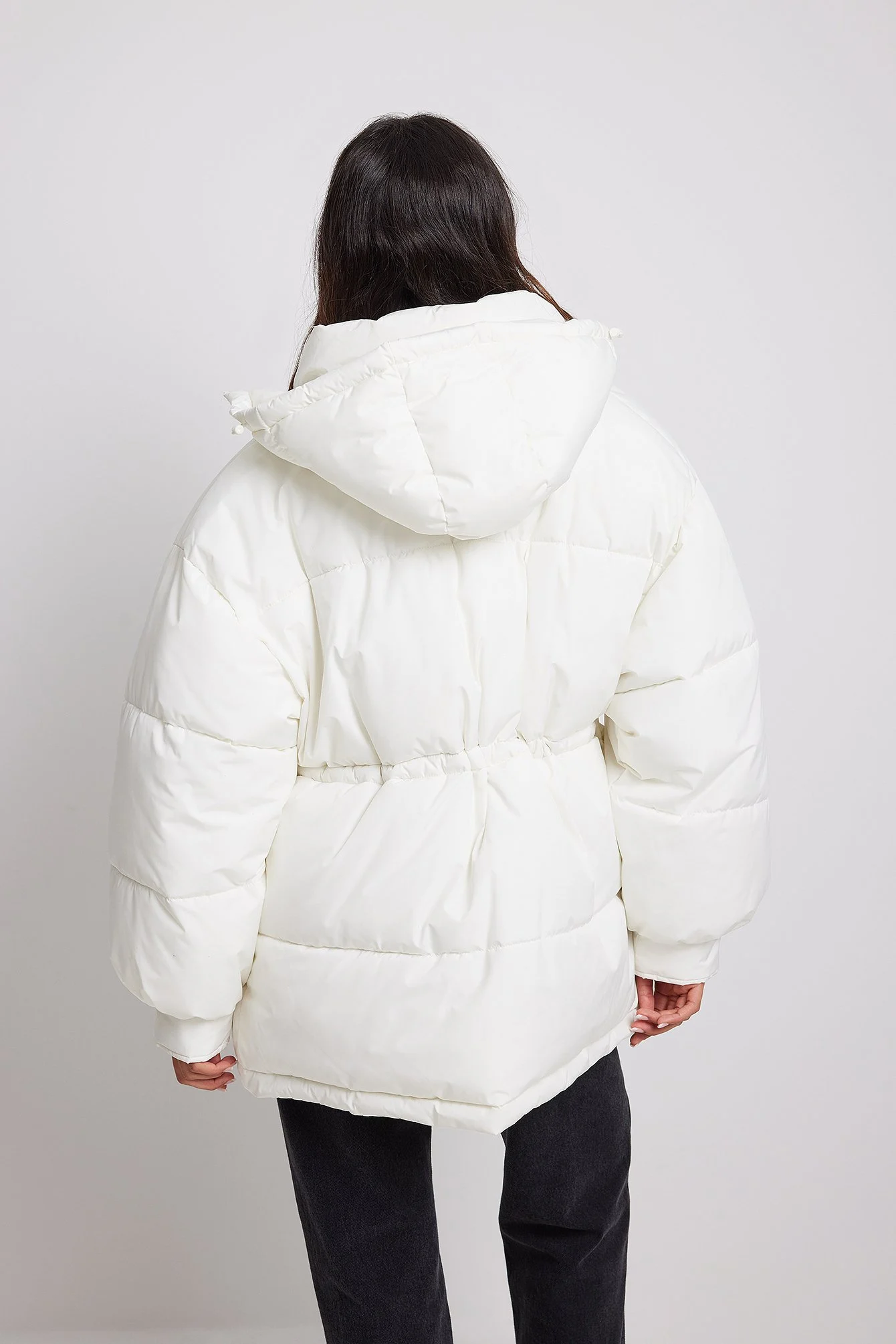 Recycelte gefütterte Jacke mit Kordelzug an der Taille