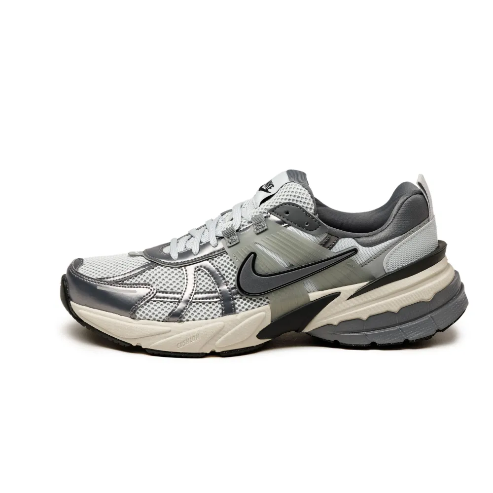 Nike V2K Run FD0736 003 / grau