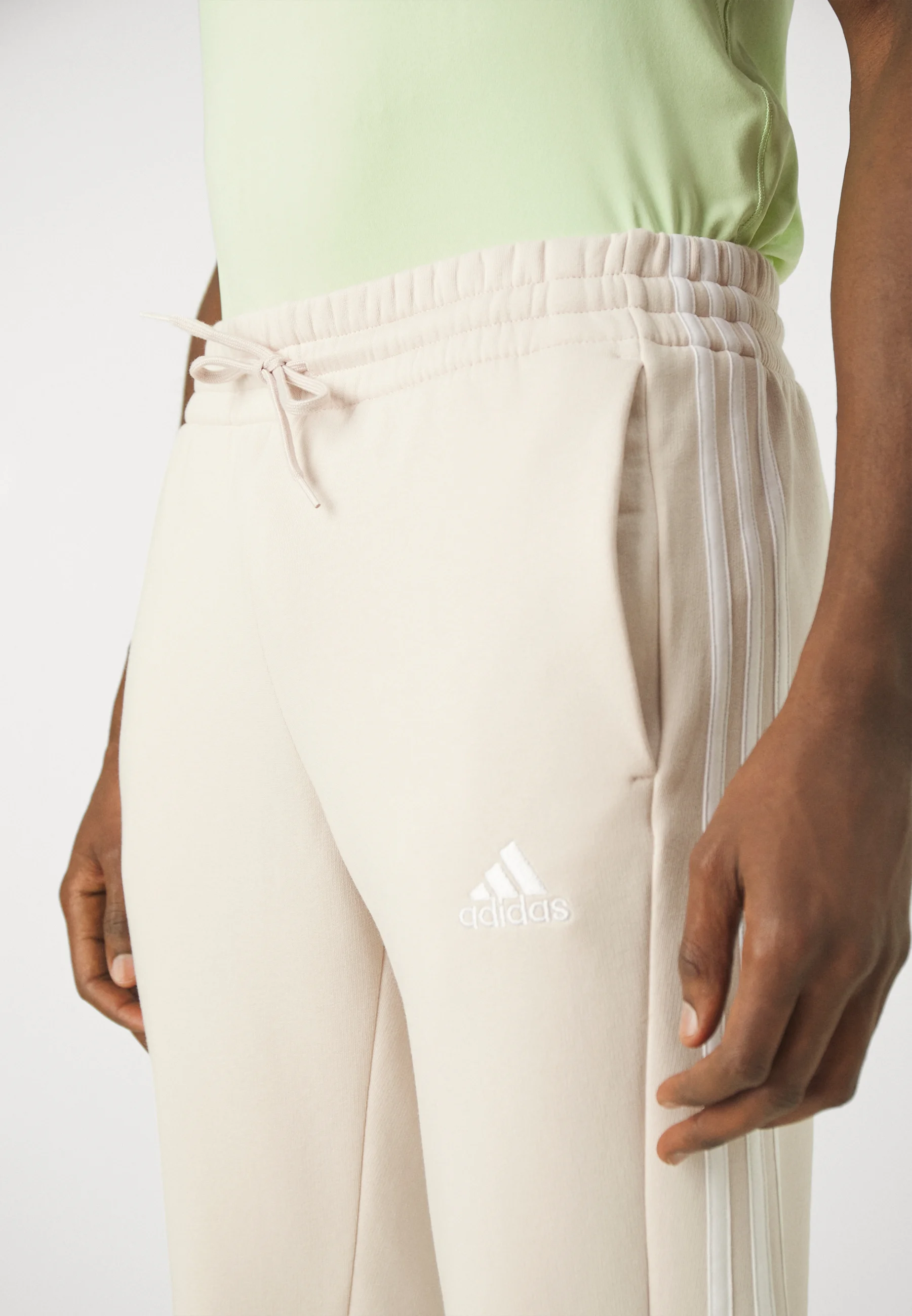 adidas Sportswear ESSENTIALS TAPERED CUFF PANTS - Pantalones deportivos