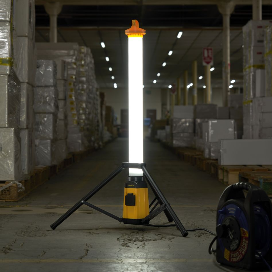 Stanley SXLS37673E 50W verkkovirtakäyttöinen työvalo pistorasialla
