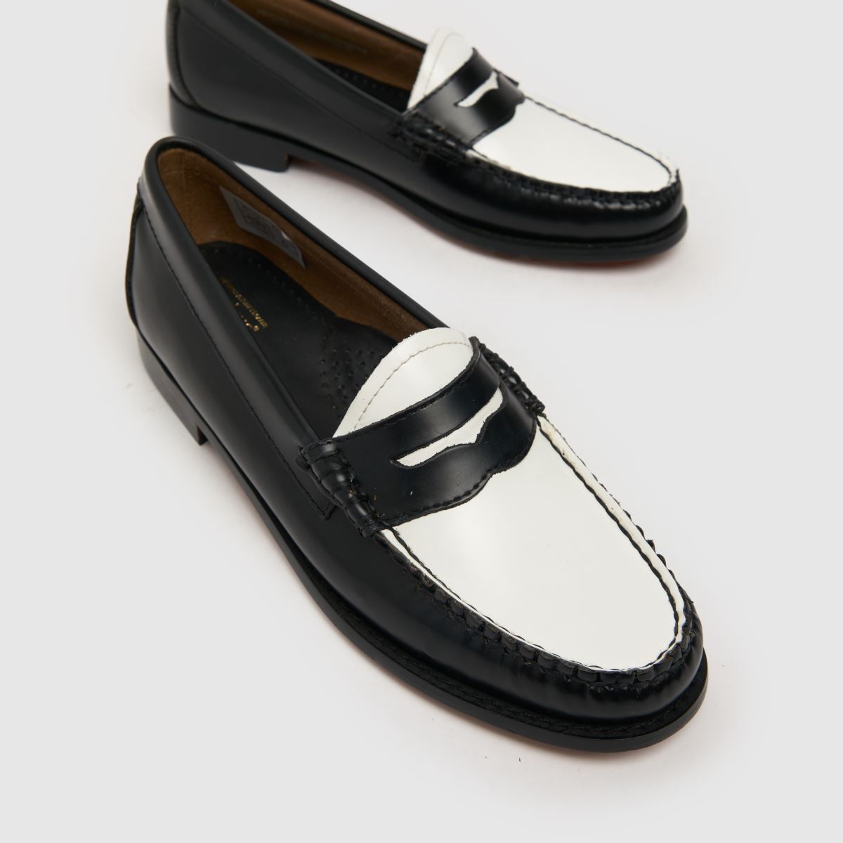 GH BASS – Svarta och vita, enkla Weejuns-skor med penny loafers