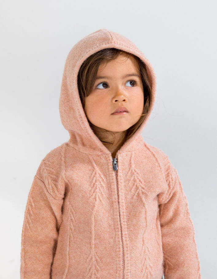 Cardigan rose poudré tricot fantaisie à capuche bébé fille