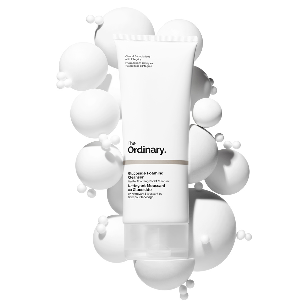 The Ordinary Nettoyant Moussant au Glucoside Une mousse nettoyante douce, qui nettoie efficacement la peau.