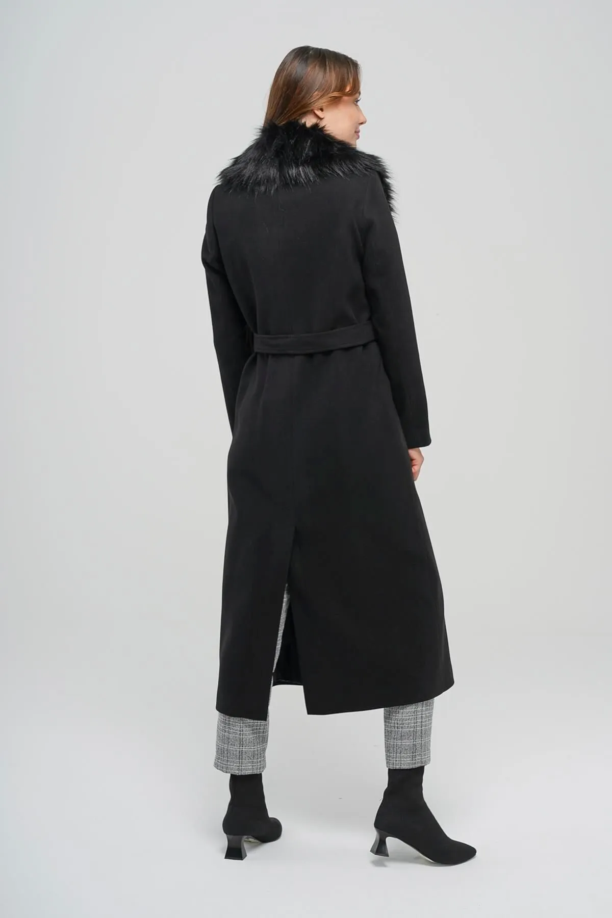 Olcay  Abnehmbarer, an der Taille gebundener langer Mantel mit Pelz, Schwarz 3804
