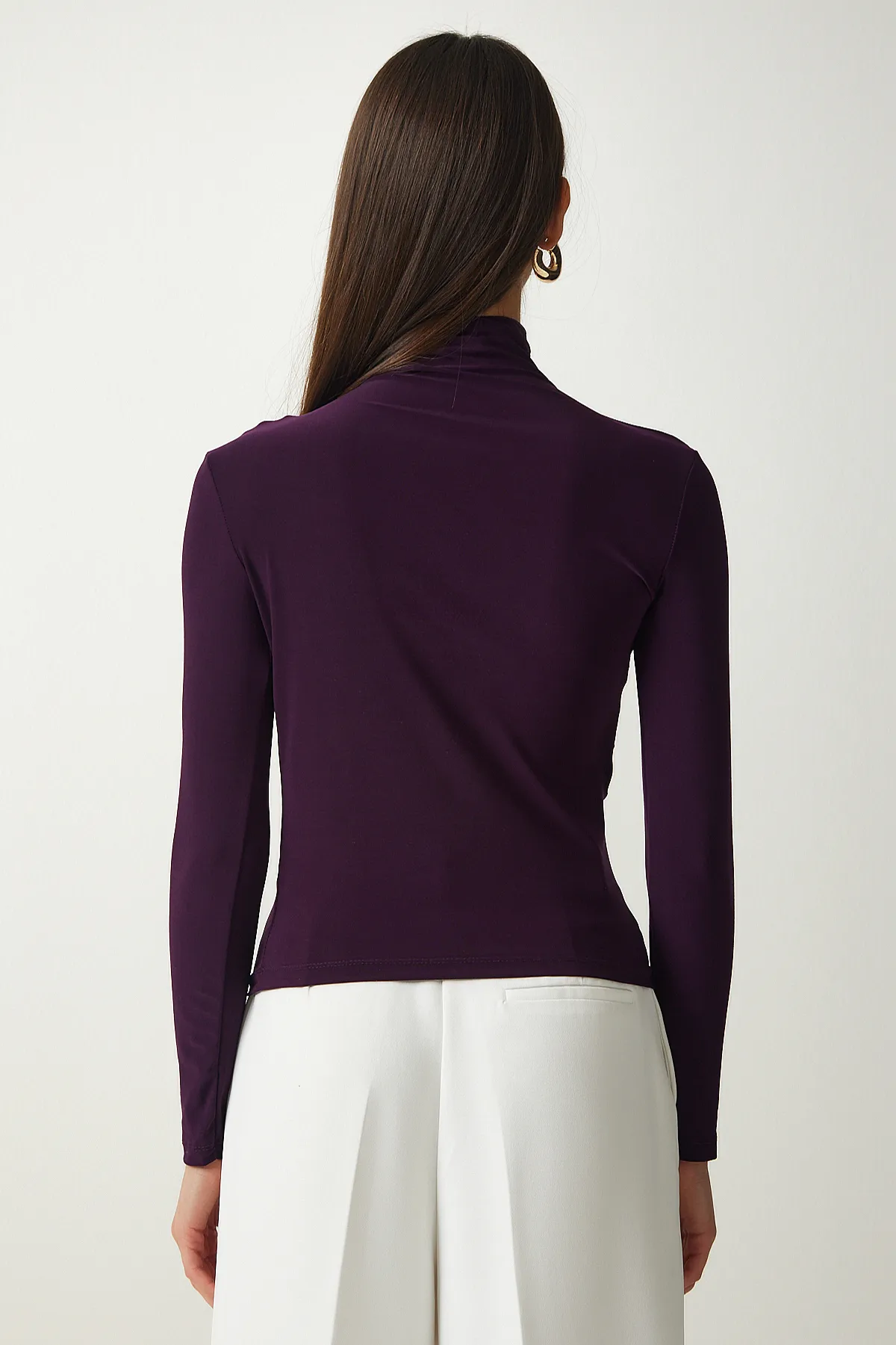 Happiness İstanbul  Pflaumenfarbene, geraffte, detaillierte Sandy-Bluse mit hohem Kragen für Damen FF00135