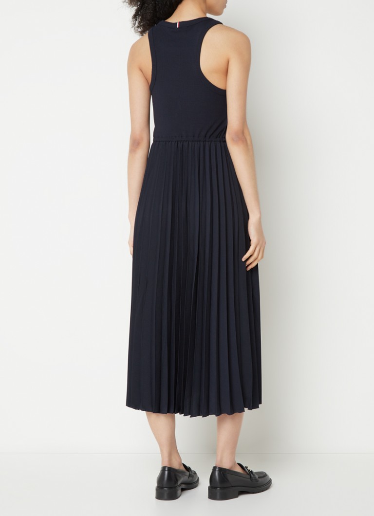 Vestido midi plisado de Tommy Hilfiger con cinturón de lazo.
