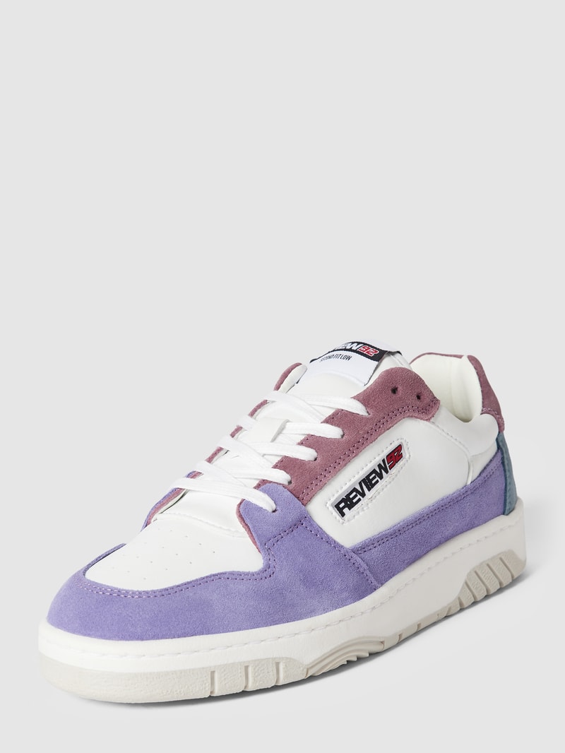 Sneaker mit Label-Details in violett