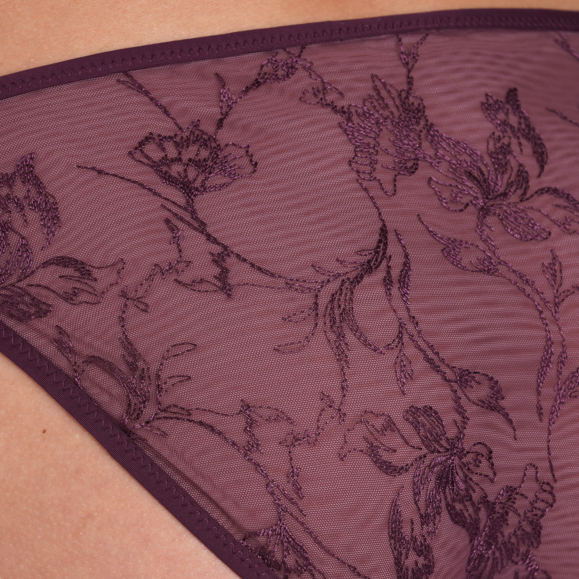 Damen Slip mit floraler Stickerei