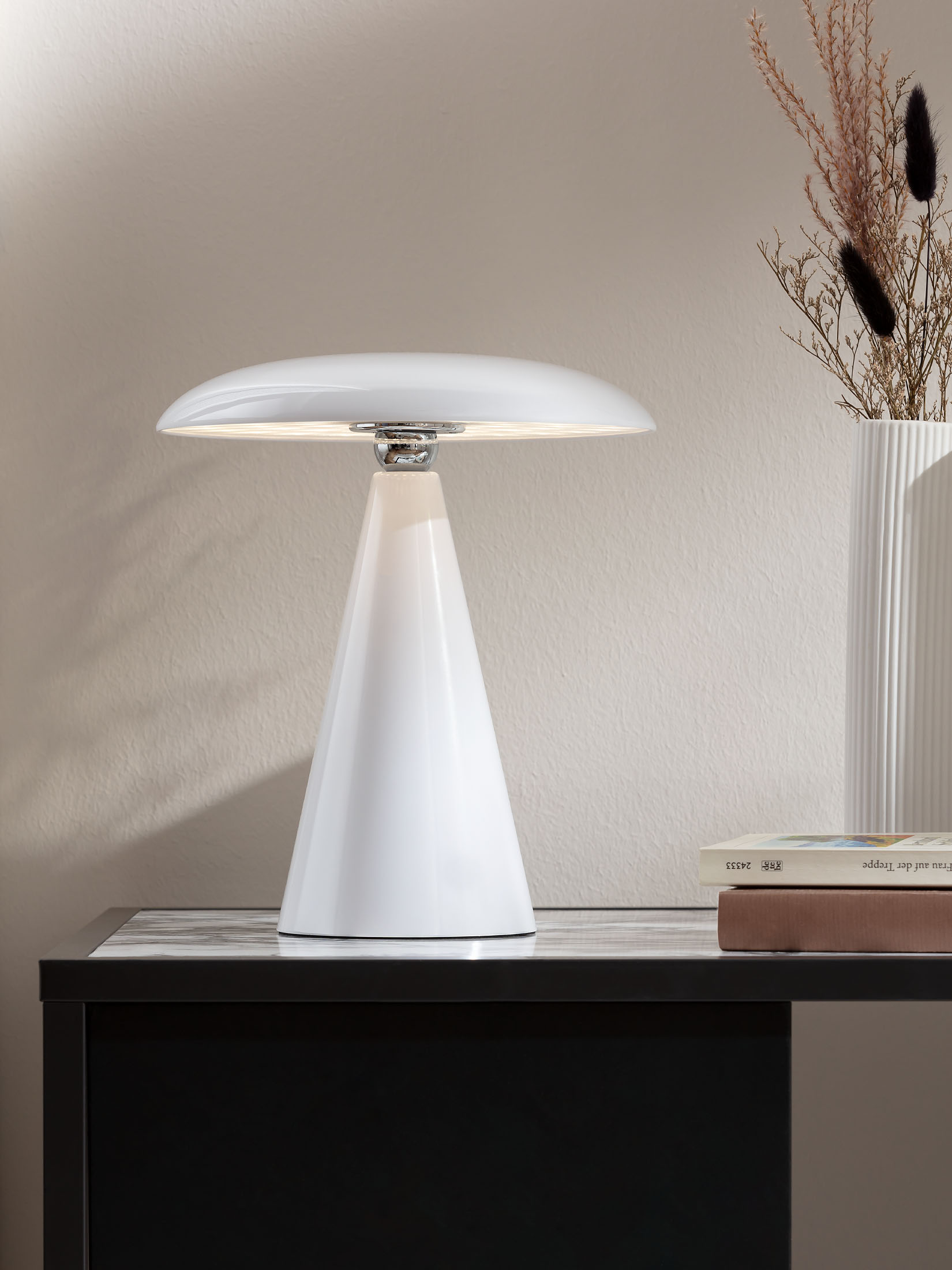 Esra Lampe, Weiss