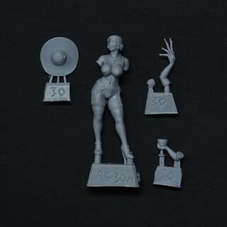 Tall Lady (naked) (28 mm)