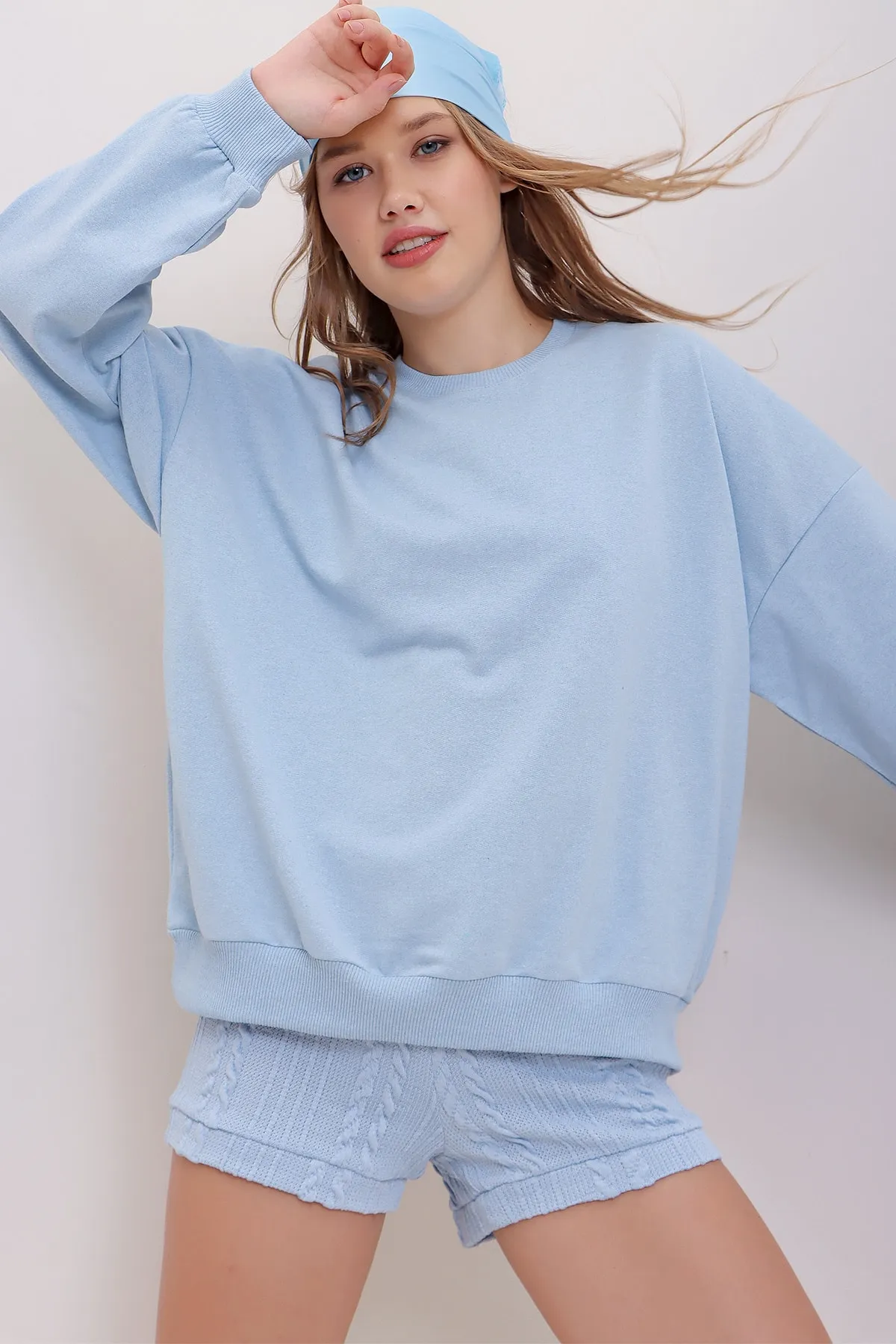 Trend Alaçatı Stili  Sweatshirt - Blau - Oversized