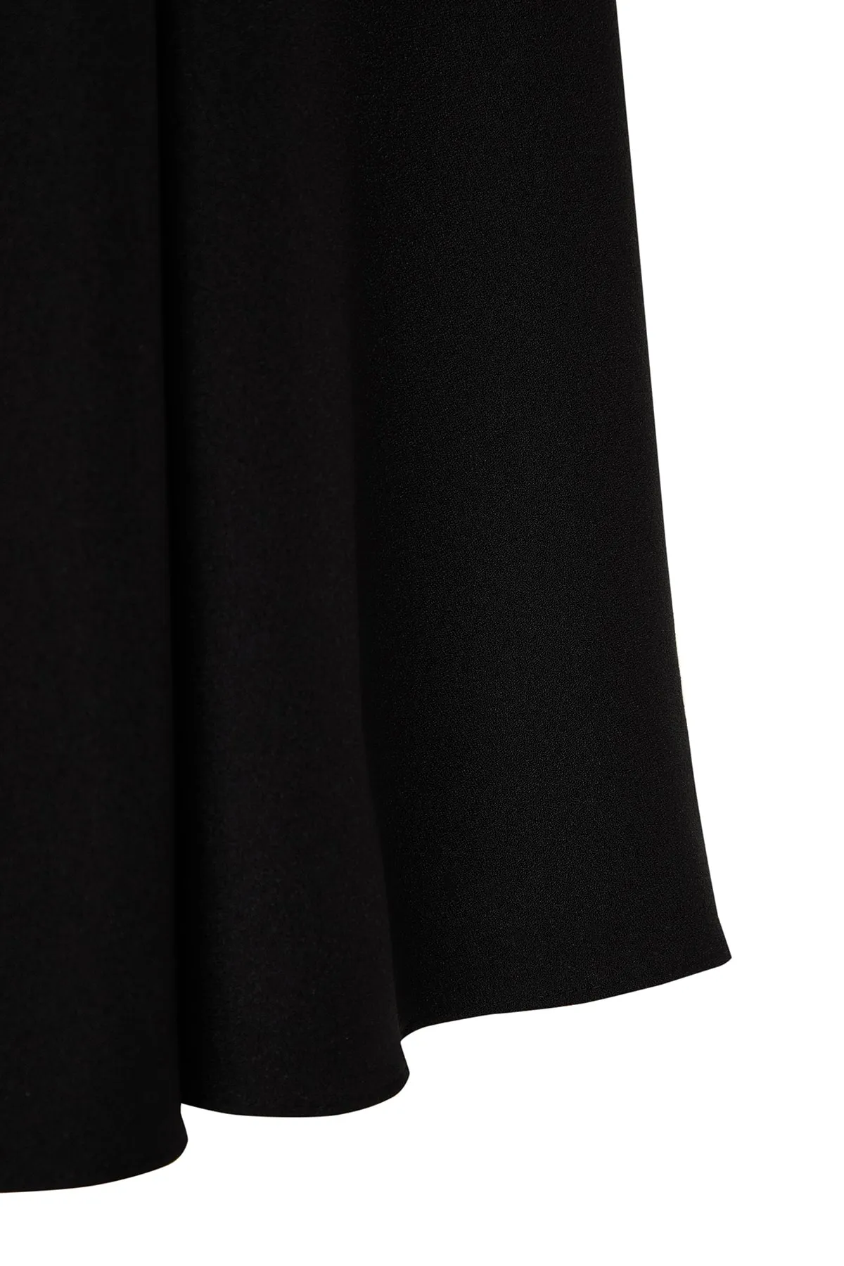 Trendyol Curve  Schwarzes Webkleid mit V-Ausschnitt TBBSS23AH00228