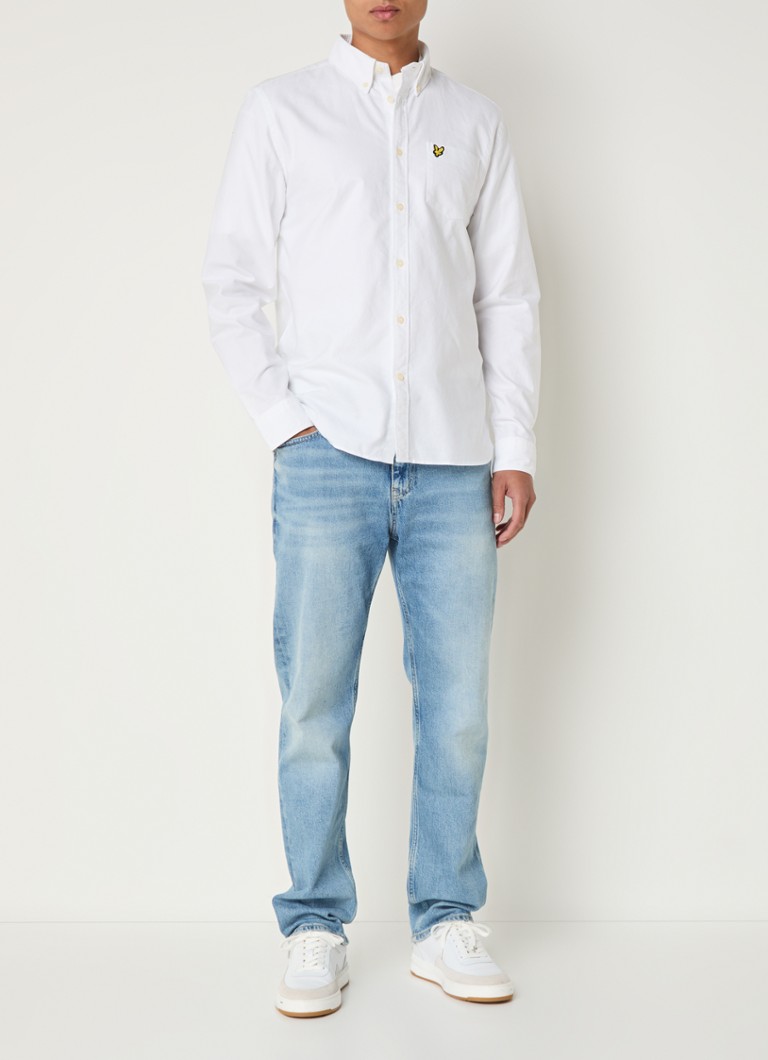 Cămașă Lyle & Scott, croită pe decolteu, cu logo brodat.