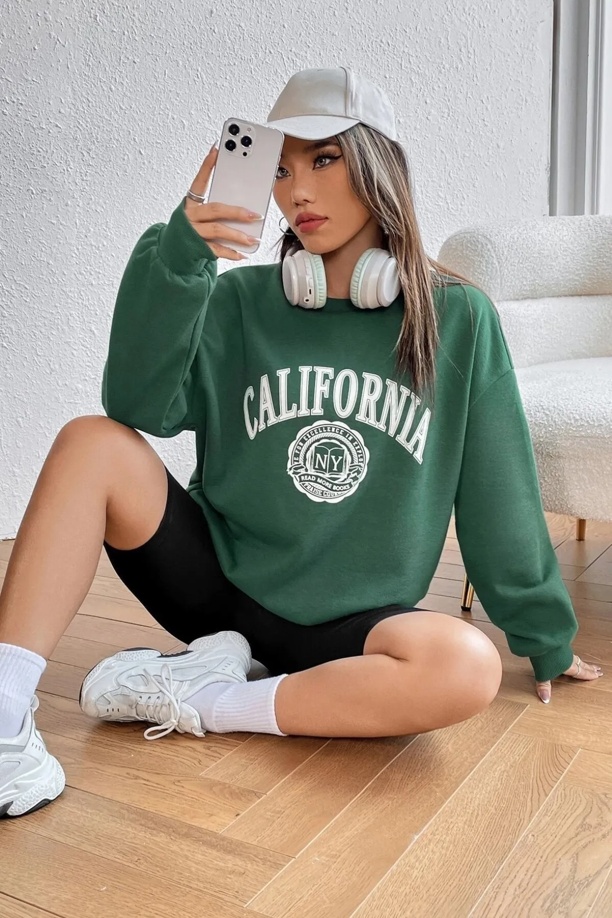 MODAGEN  Unisex-Sweatshirt mit Rundhalsausschnitt und grünem California-Print in Übergröße