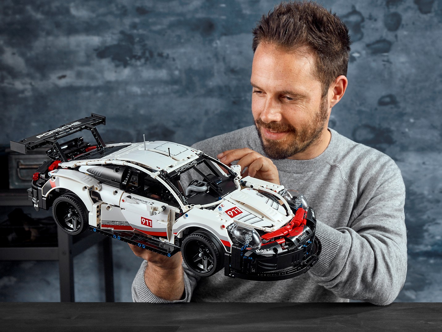 Porsche 911 RSR 42096