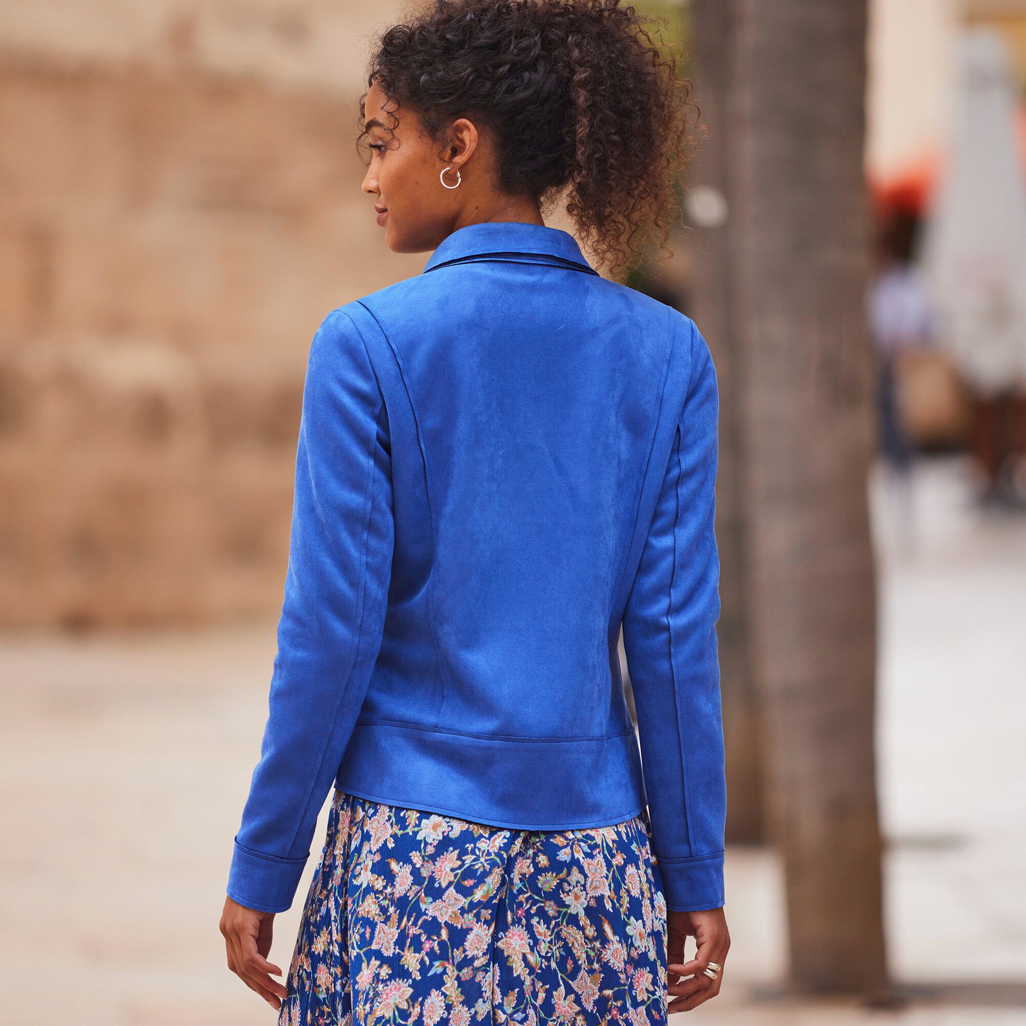 Blouson zippé col tailleur pressionné, suédine