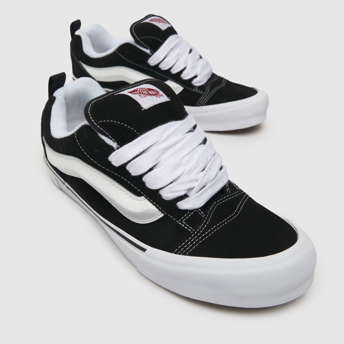 Vans knu skool sneakers i svart och vitt
