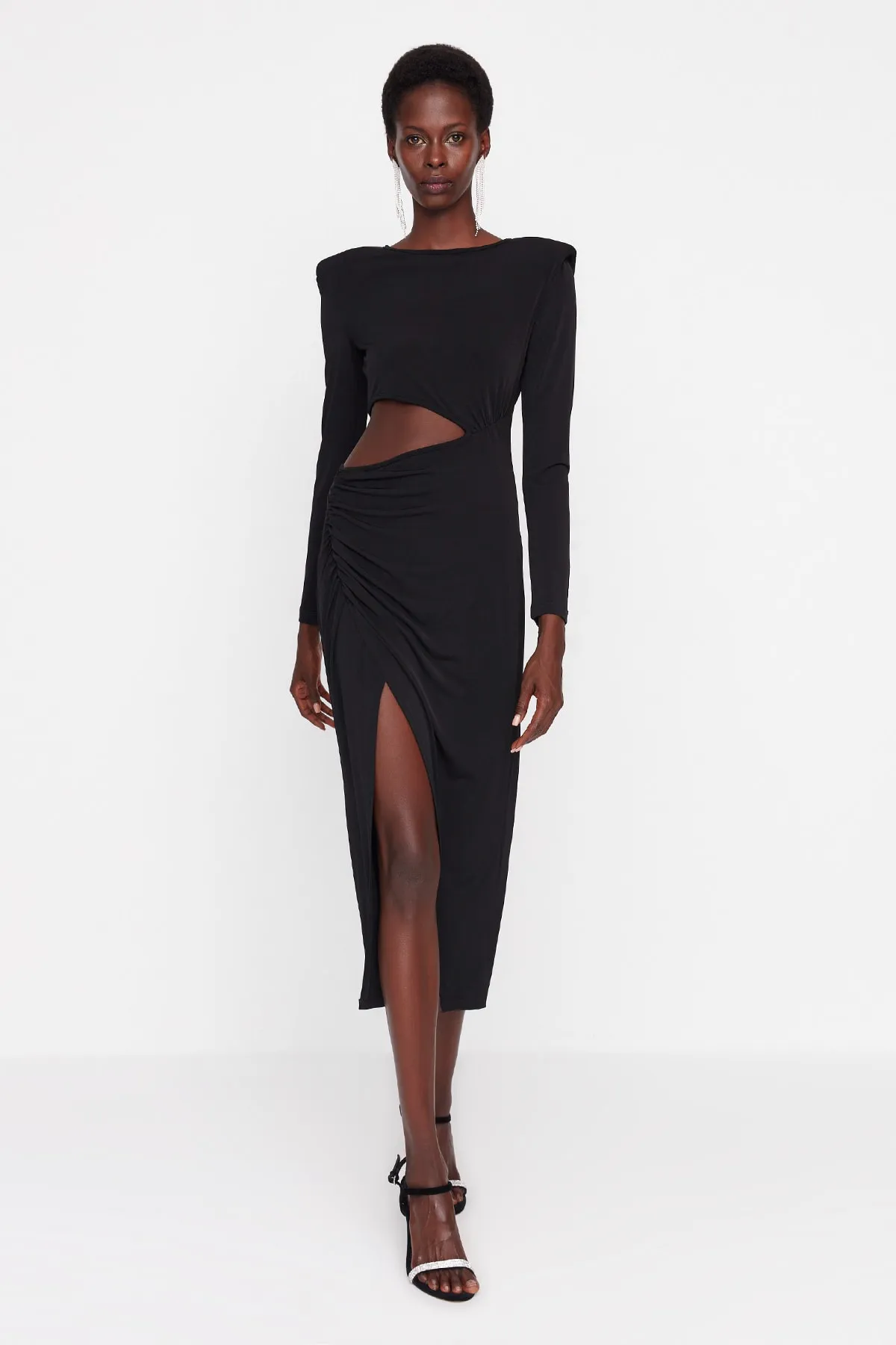 Trendyol Collection  Schwarzes, detailliertes, gestricktes, elegantes Abendkleid mit Ausschnitten TPRAW23EL00272