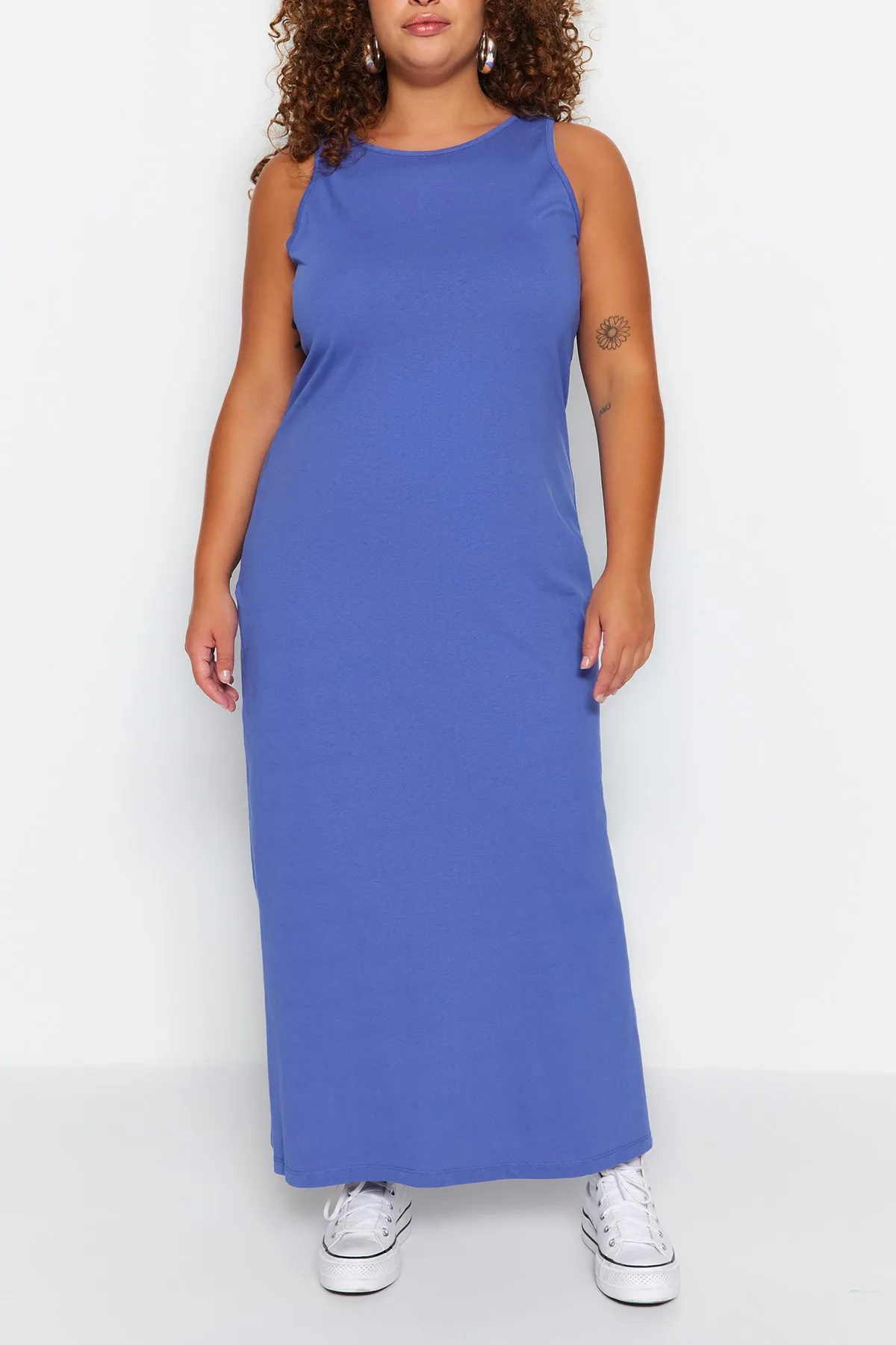 Trendyol Curve  Gerade geschnittenes Saks-Strickkleid mit Schlitz TBBSS22AH0162