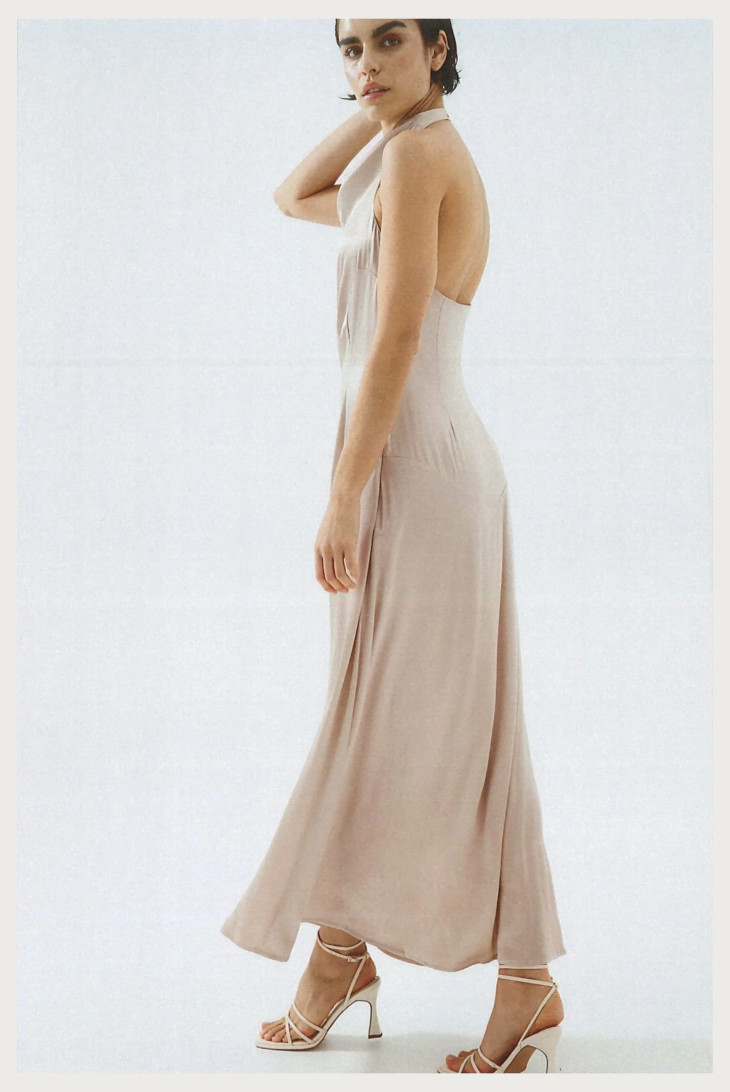 Neckholder-Maxikleid aus Satin