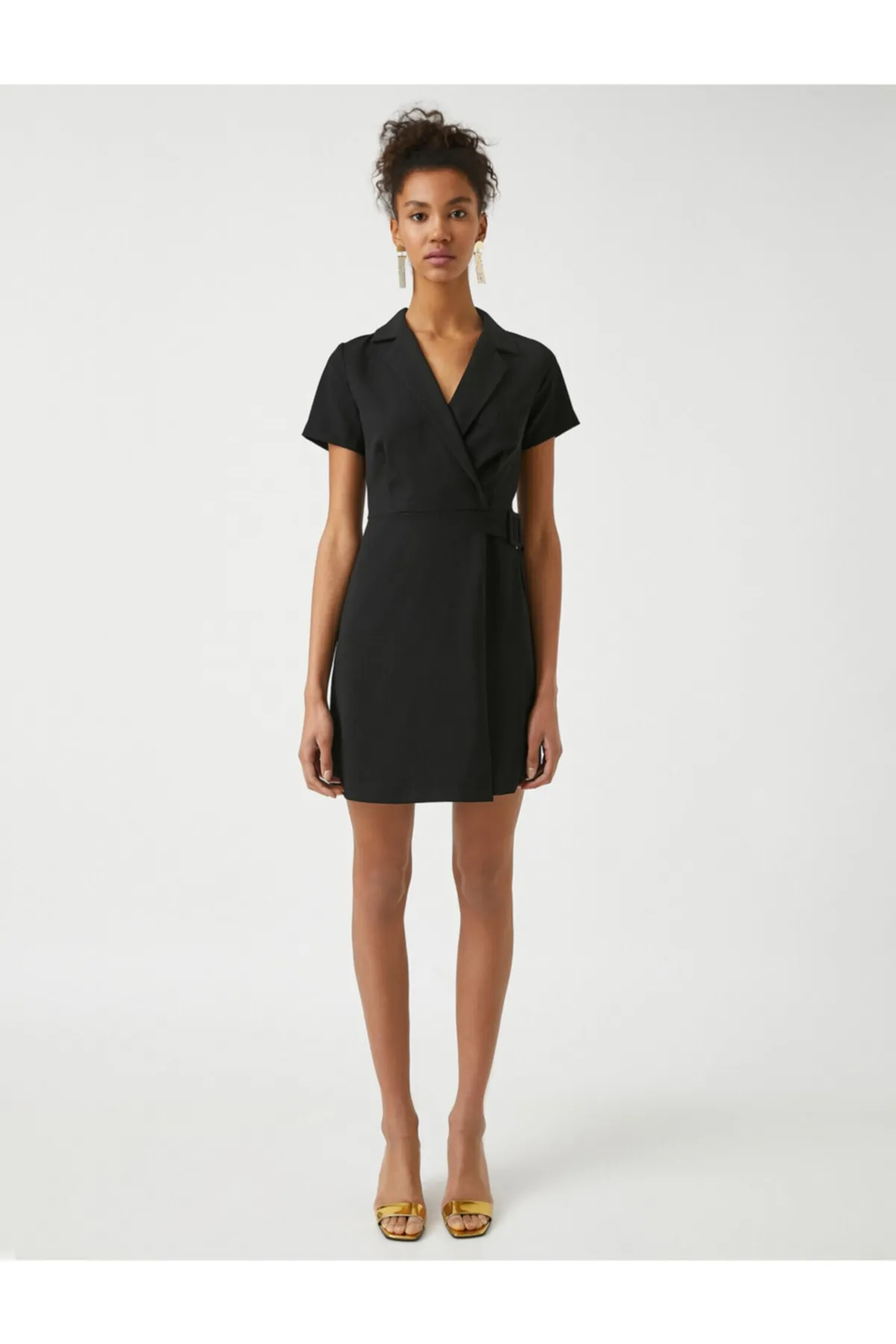 Koton  Damenkleid mit V-Ausschnitt und kurzen Ärmeln in Schwarz 2yak82952uw