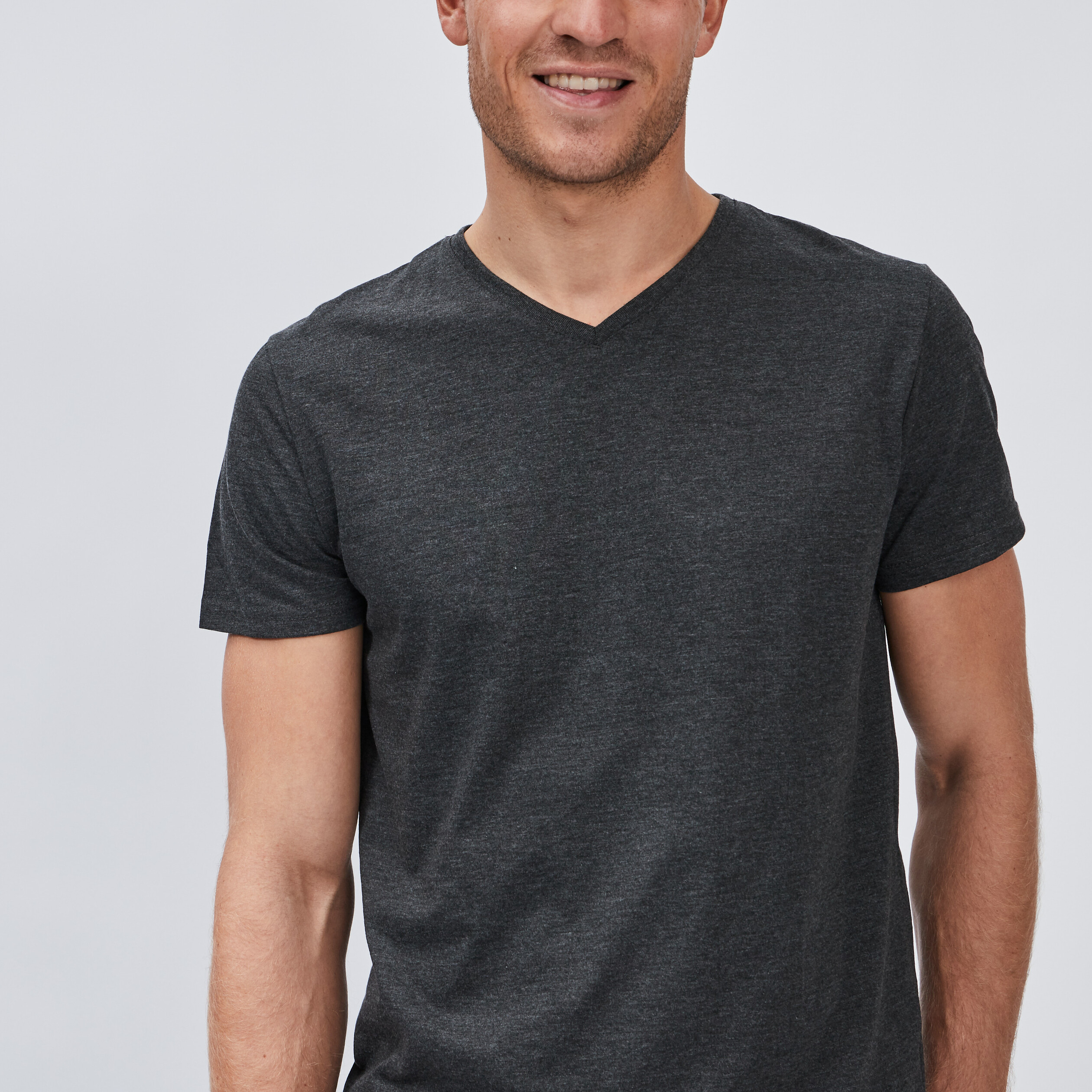 T-shirt droit col V gris foncé homme | La Halle