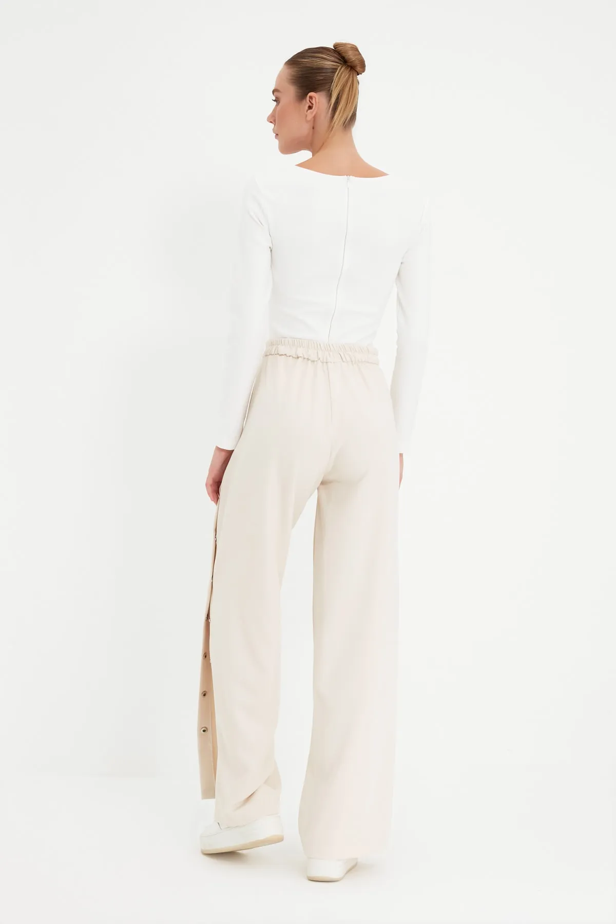 Trendyol Collection  Stone Wide Leg / Wide Leg Woven-Hose mit Knöpfen an den Seiten TWOSS20PL0398