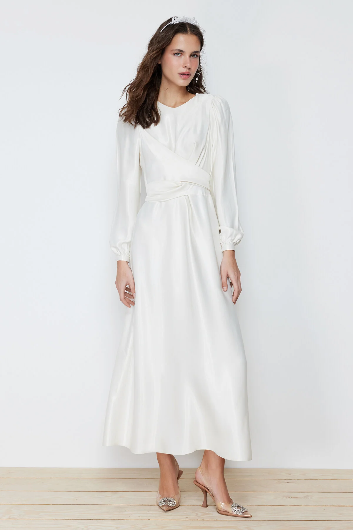 Trendyol Modest  Ecru Zweireihiges, detailliertes langes Hochzeits-/Besondere-Tag-Abendkleid TCTAW22EB0105