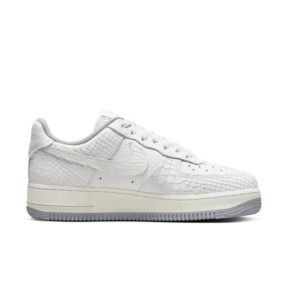 Nike Air Force 1 Wmns 07 Python DX2678 100 / weiss