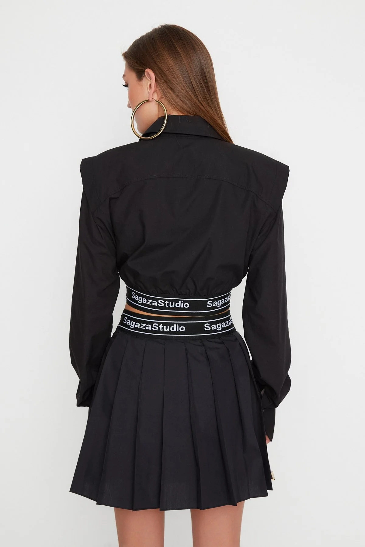 Trendyol Collection  Schwarzes, bauchfreies Hemd mit Details