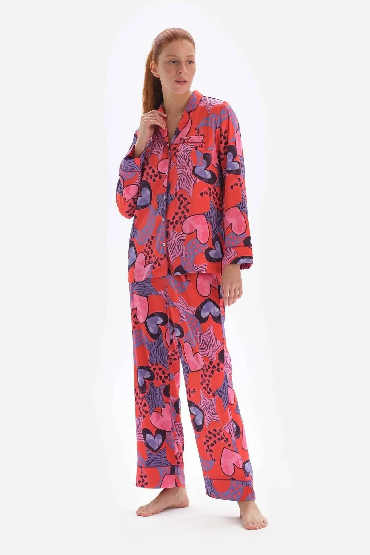 Dagi  Pyjamaoberteil aus Satin mit Hemdkragen und Granatapfelblütenmuster