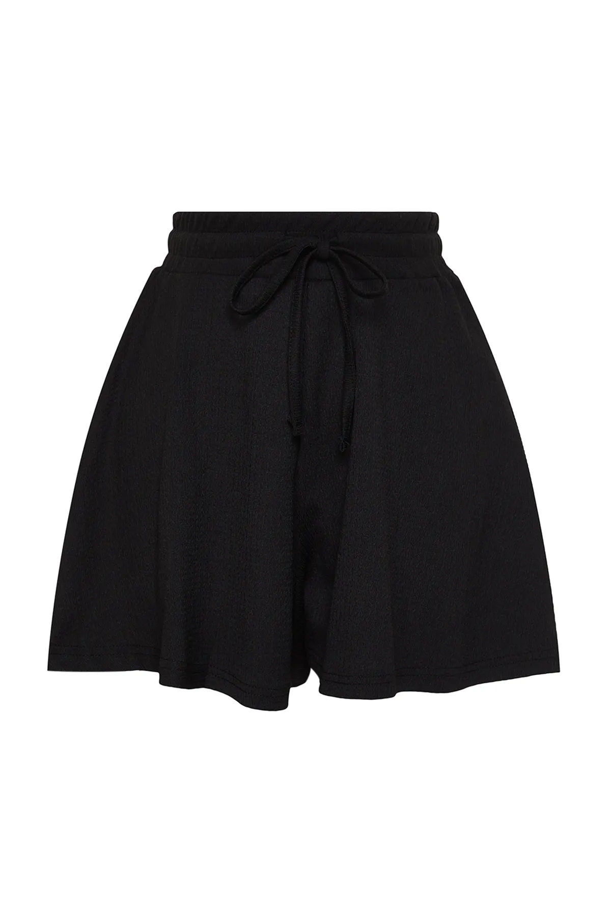 Trendyol Collection  Schwarze Shorts mit Wickel-/Strukturmuster und lockerer Passform, normale Taille, TWOSS22SR0212