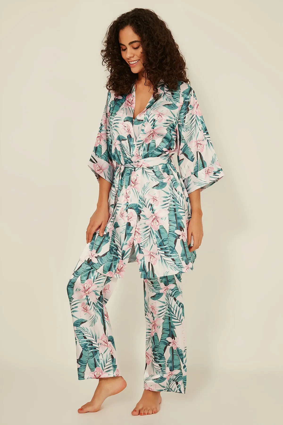 C&City  045 Gemustertes 3-teiliges Satin-Pyjama-Set für Damen Ecru/Grün