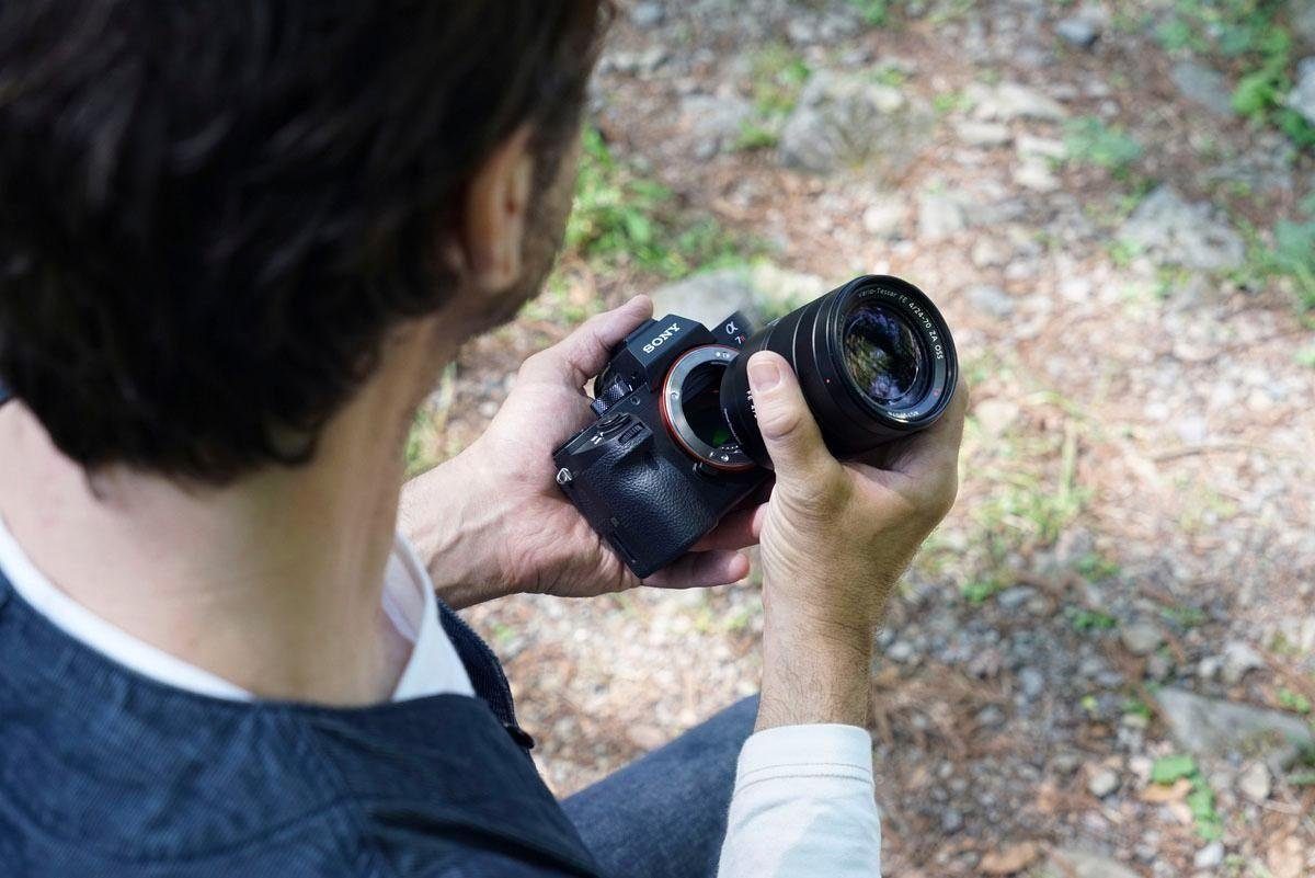 Sony SEL-2470Z Zeiss Zoomobjektiv, (Vollformat, geeignet für Alpha und Nex Serien, E-Mount)