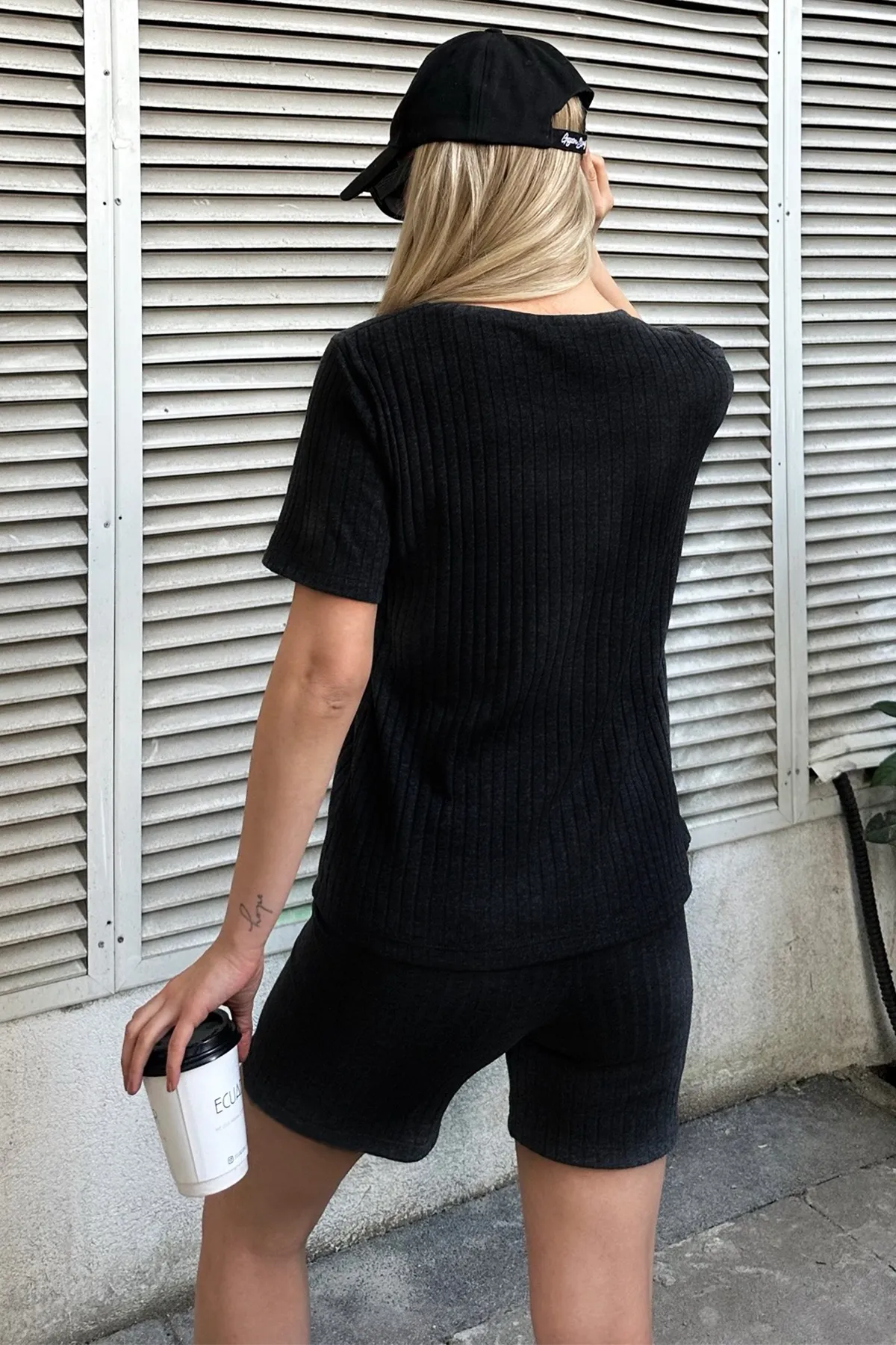 Trend Alaçatı Stili  Schwarzer Damen-Shorts mit Rundhalsausschnitt, Doppelanzug ALC-X11543