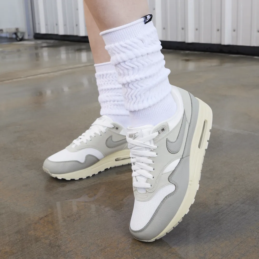 Nike Air Max 1 WMNS Light Smoke Grey HF0026-001 / grau