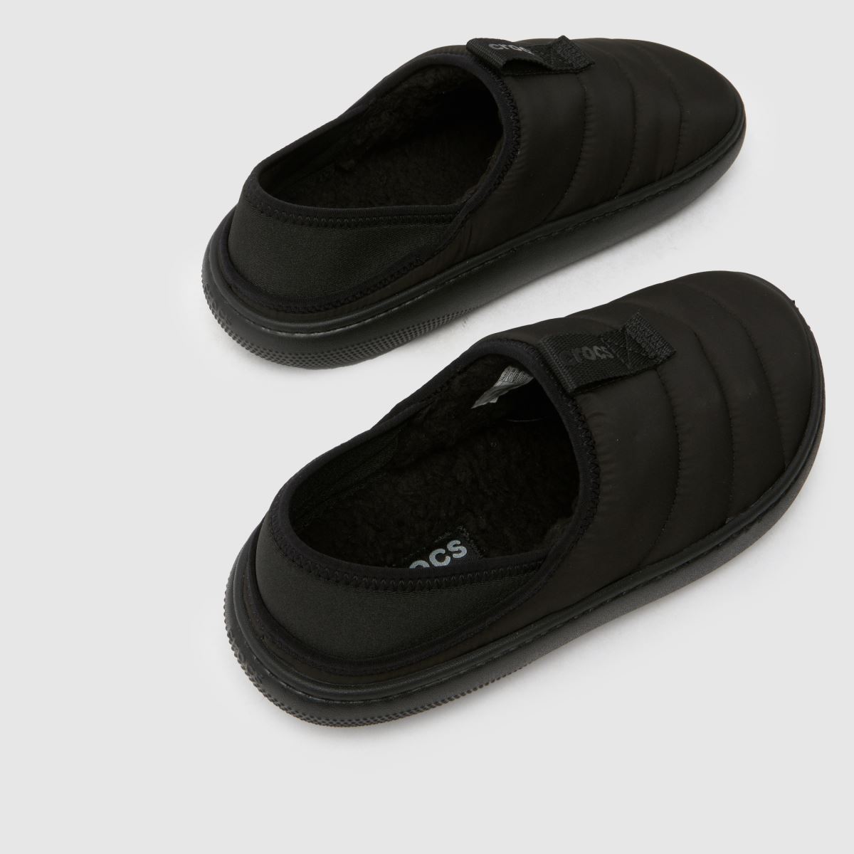 Crocs – Svarta puff-sandaler med mockamotiv